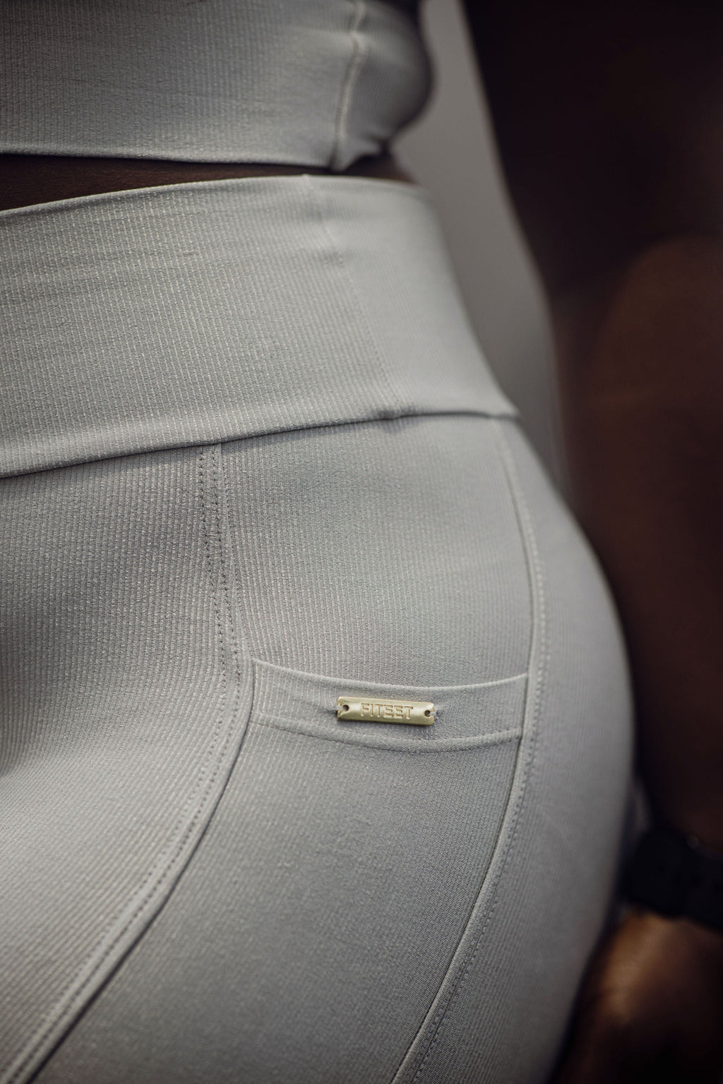 Revive 6” Pocket Leggings- Platinum Sheen