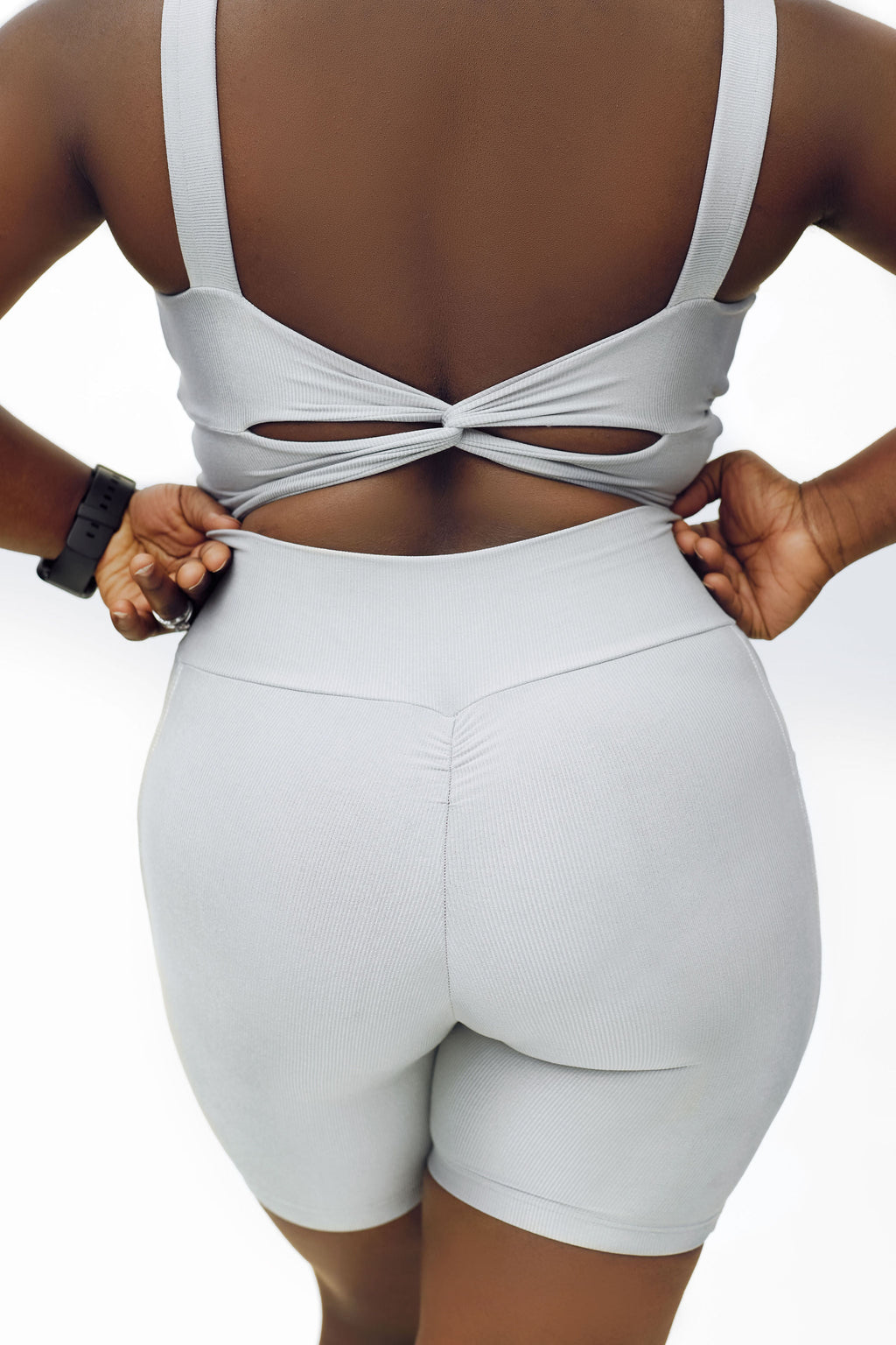 Revive 6” Pocket Leggings- Platinum Sheen